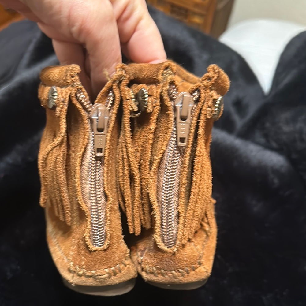 Minnetonka Tan Suede Moccasin Fringe Shoes - Picture 5 of 12